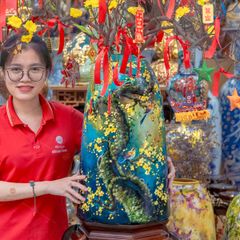 Bình Hoa Dáng Chuông Vẽ Tay Họa Tiết Hoa Mai Én